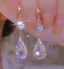 Brinco com Cristais Brilhantes <strong>(COMPRE 1 PAR LEVE 2)</strong>