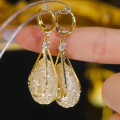 Brinco de Gota Dourada Brilhante <strong>(COMPRE 1 PAR LEVE 2)</strong>