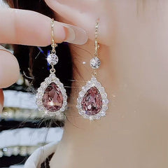 Brinco com Cristais Brilhantes <strong>(COMPRE 1 PAR LEVE 2)</strong>