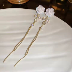 Brinco Flor Longa com Brilhantes <strong>(COMPRE 1 PAR LEVE 2)</strong>
