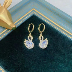 Brinco Cisne Brilhante <strong>(COMPRE 1 PAR LEVE 2)</strong>